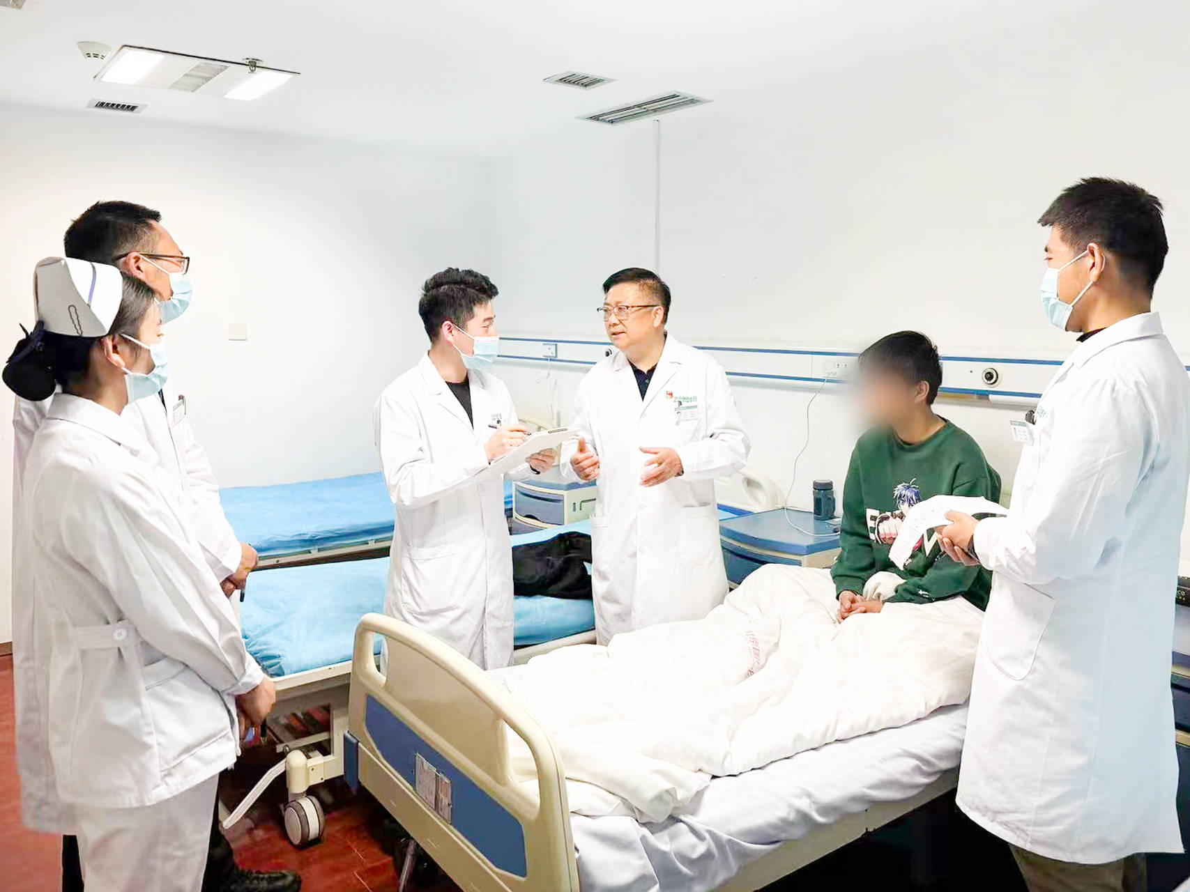 白癜风医生郑华国：白癜风与皮肤屏障修复的实用技巧，简单易操作