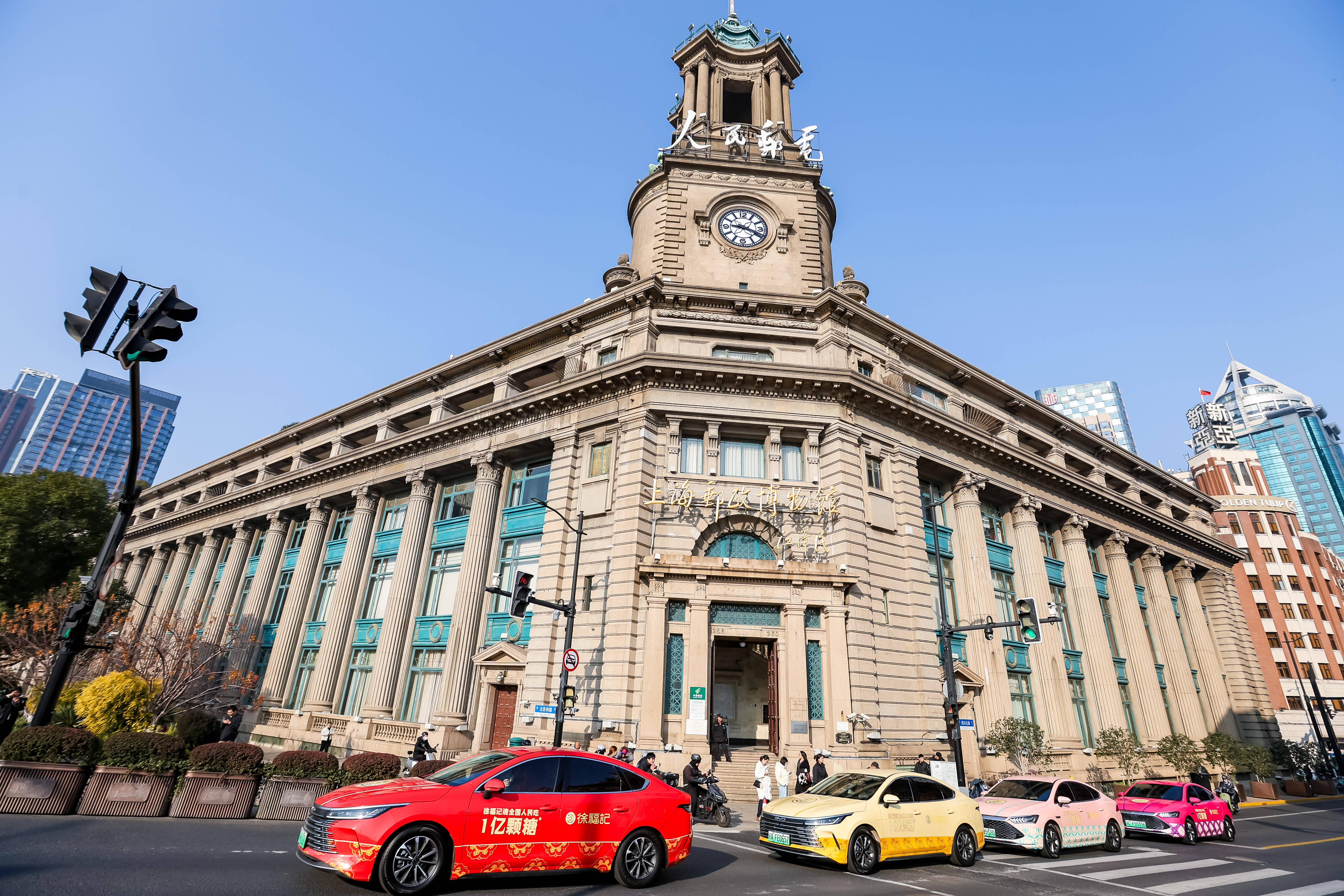 《1亿颗糖的甜蜜抵达外滩，徐福记“新春发糖车”开进海派年味里》