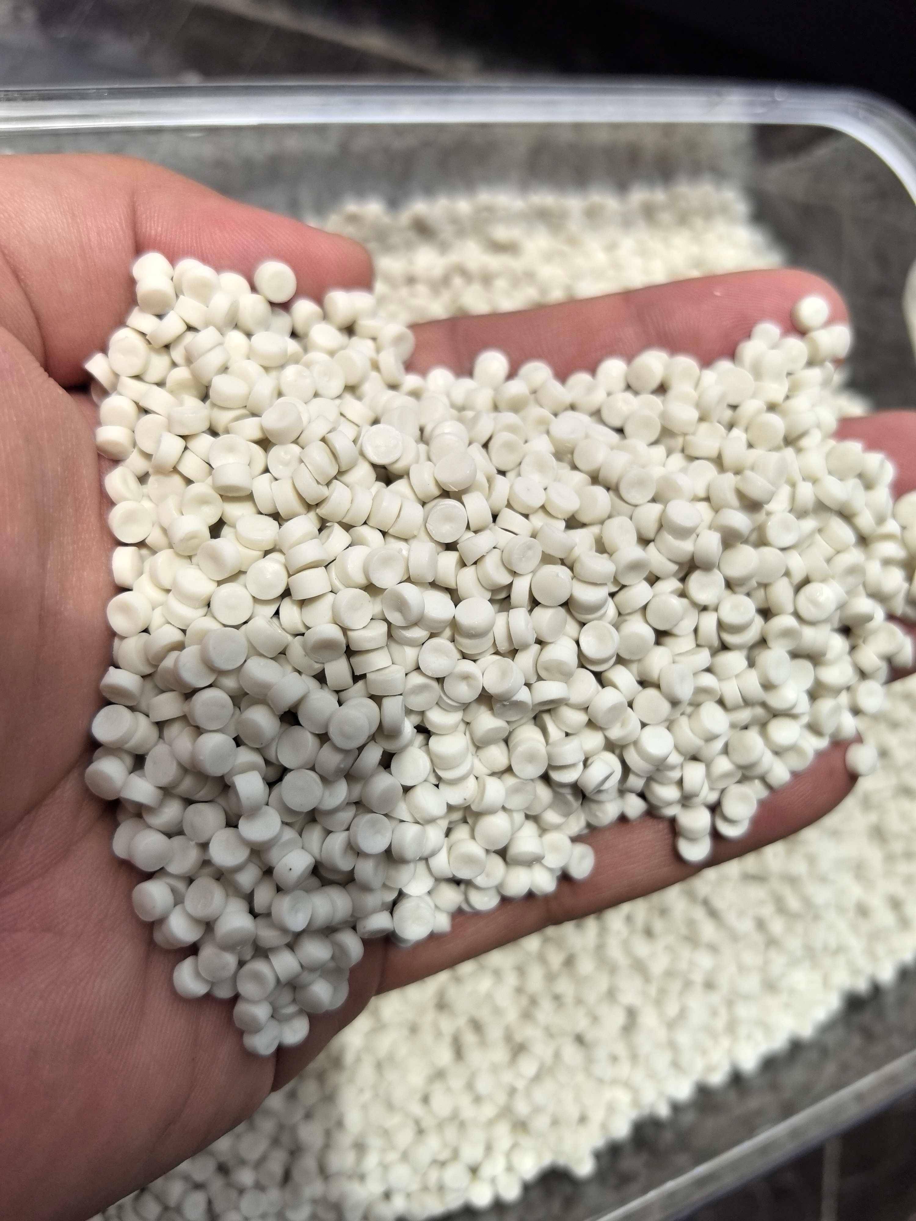 芜湖宝绿特塑业科技股份有限公司:奶白色pe/hdpe再生颗粒全场景应用