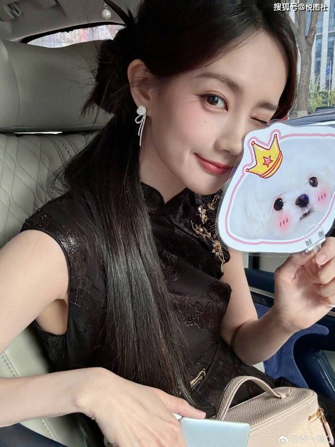 李一桐清甜百变风：松弛与精致的日常表达