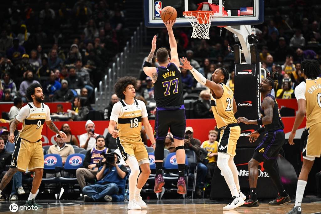 NBA-湖人大胜奇才 詹姆斯巧妙传球_客场_1