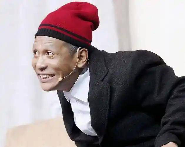 原创            从草根洗碗工到喜剧顶流，宋小宝熬过低谷扛过伤病，如今低调顾家更通透