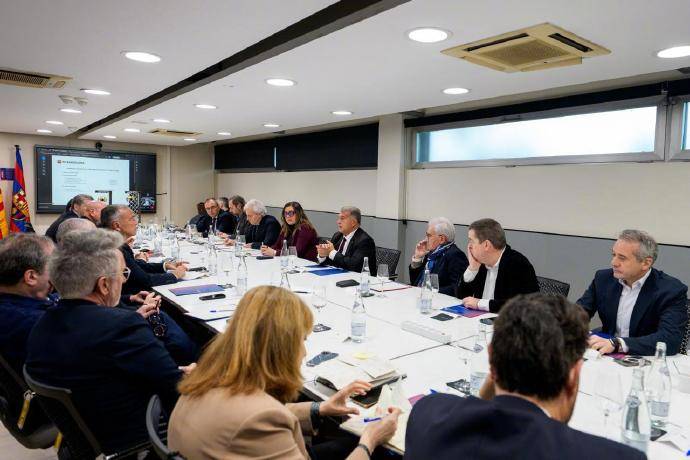 巴萨官方：为参加新一届选举 主席拉波尔塔已正式辞职