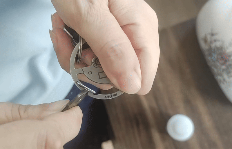 把户外生活挂在背包上：奈爱露营车钥匙扣