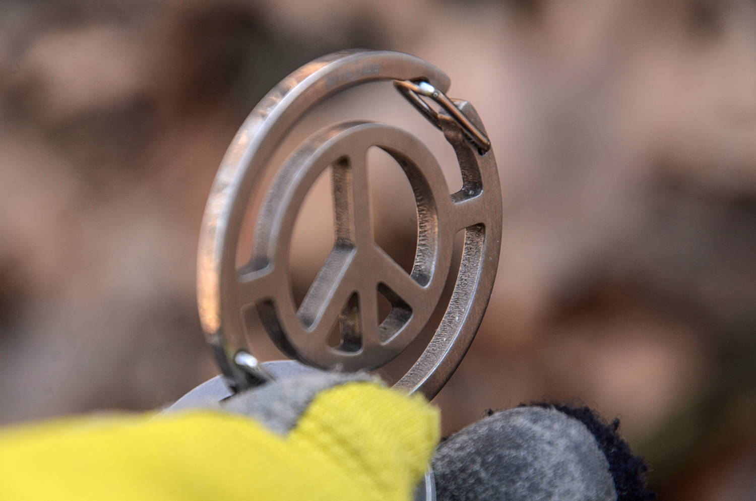 双环之内的和平之美：奈爱和平标志钥匙扣