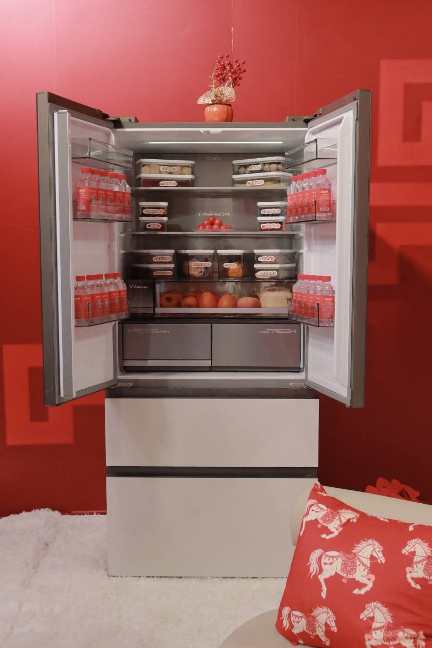 《明星开箱直呼惊喜!海信真空冰箱承包春晚地道家乡味》