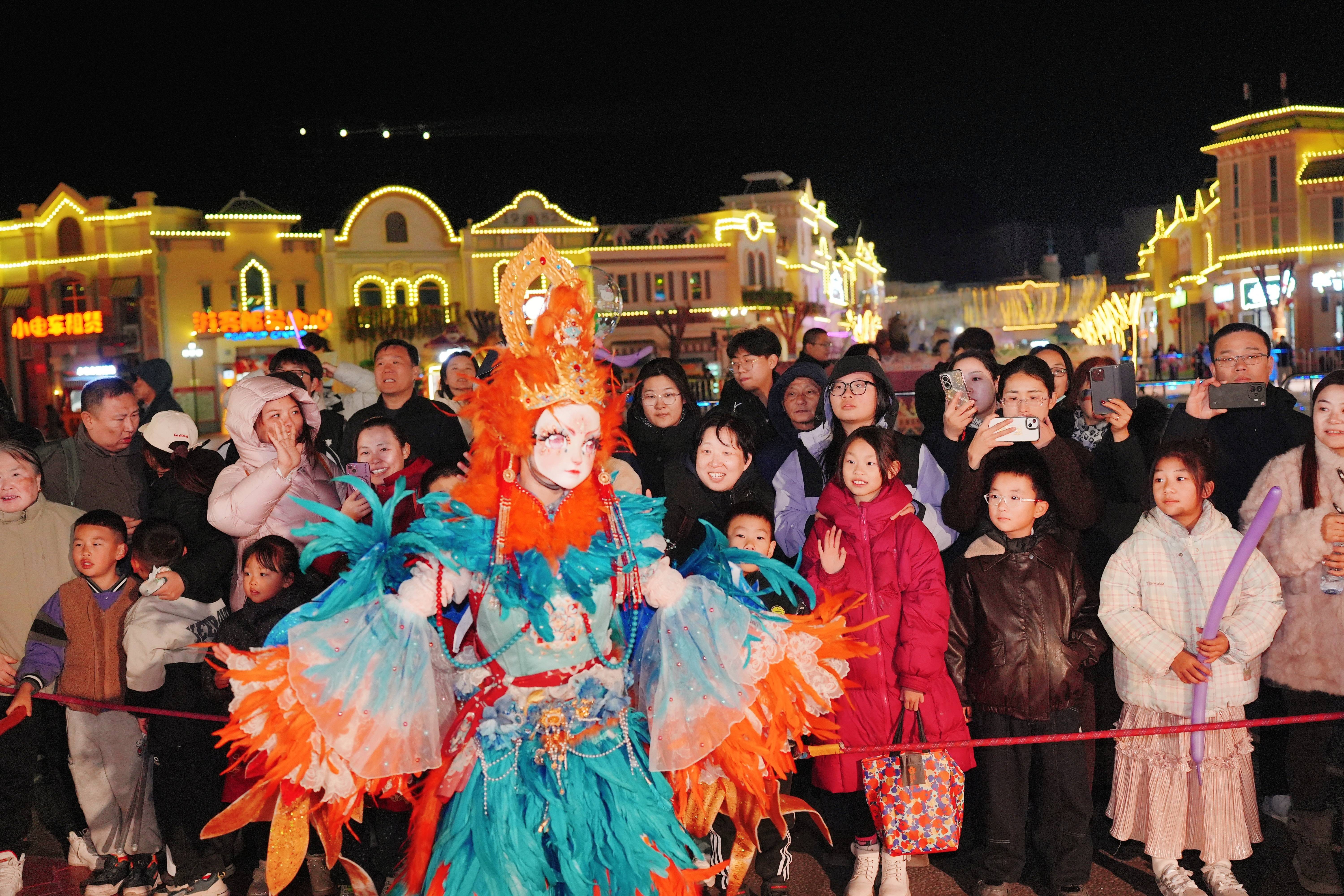 《哏儿都年味拉满!天津方特打造沉浸式新春文旅盛宴》