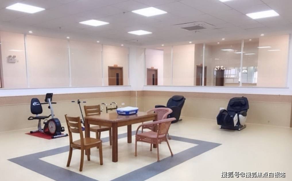 包含地坛医院老年人看病代挂号重症患者全程照料，身心都得到安抚的词条