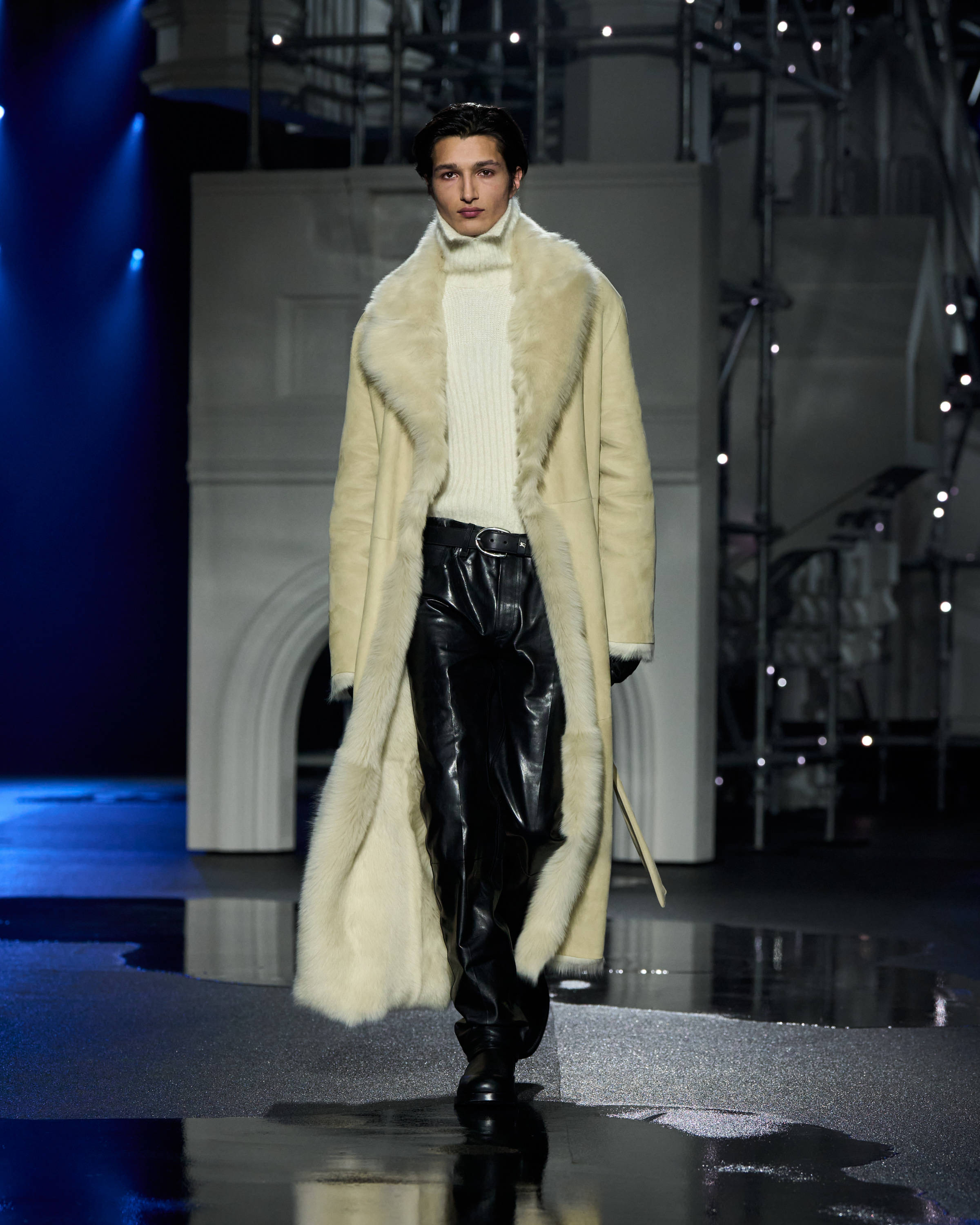 Burberry Winter 2026 Show Fronts - Look 27.jpg