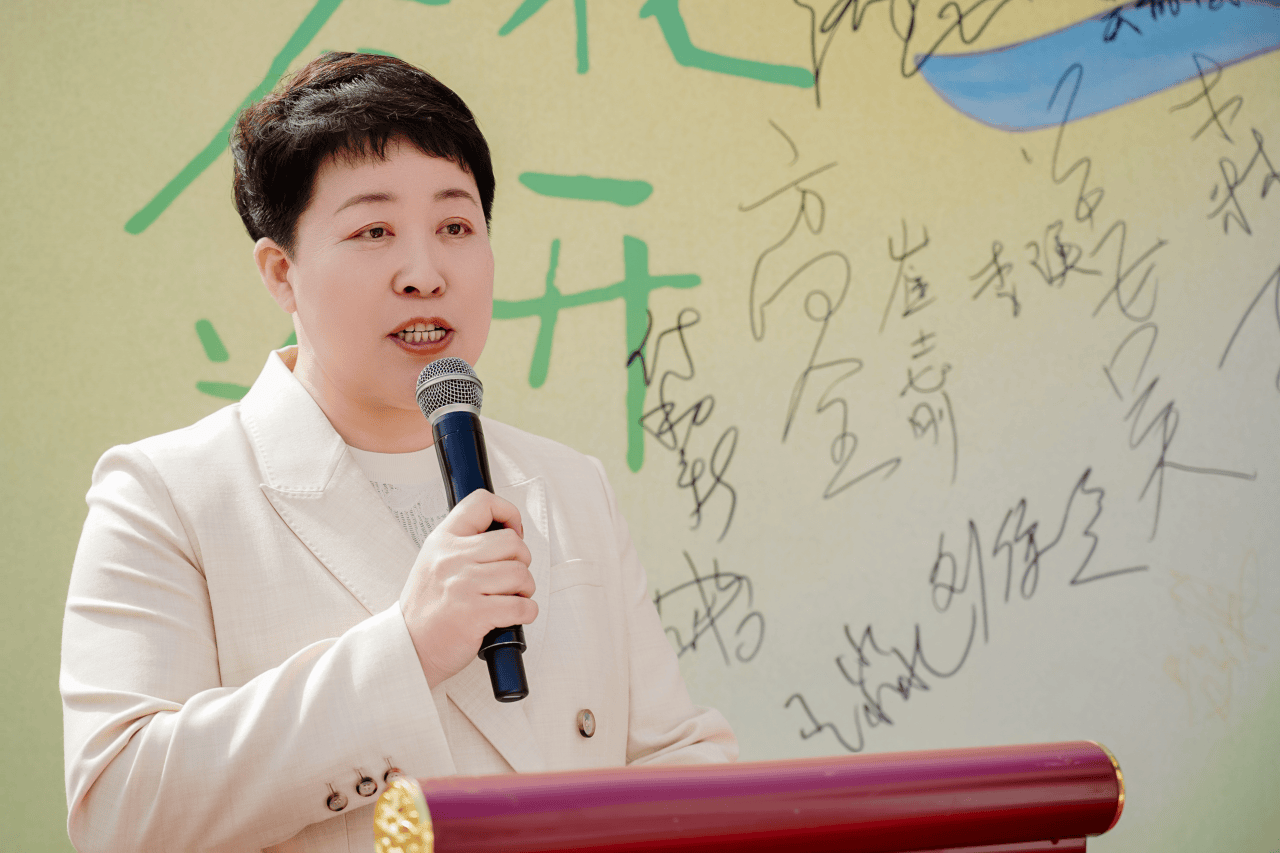 yy艺术中心主理人李颖女士致辞.png