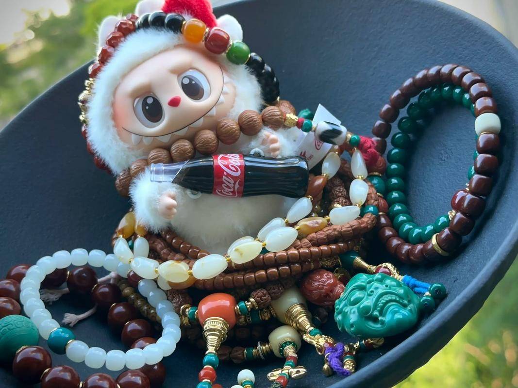 潮玩遇冷時(shí)，文玩沖年輕人拋了個(gè)「媚眼」-鋒巢網(wǎng)