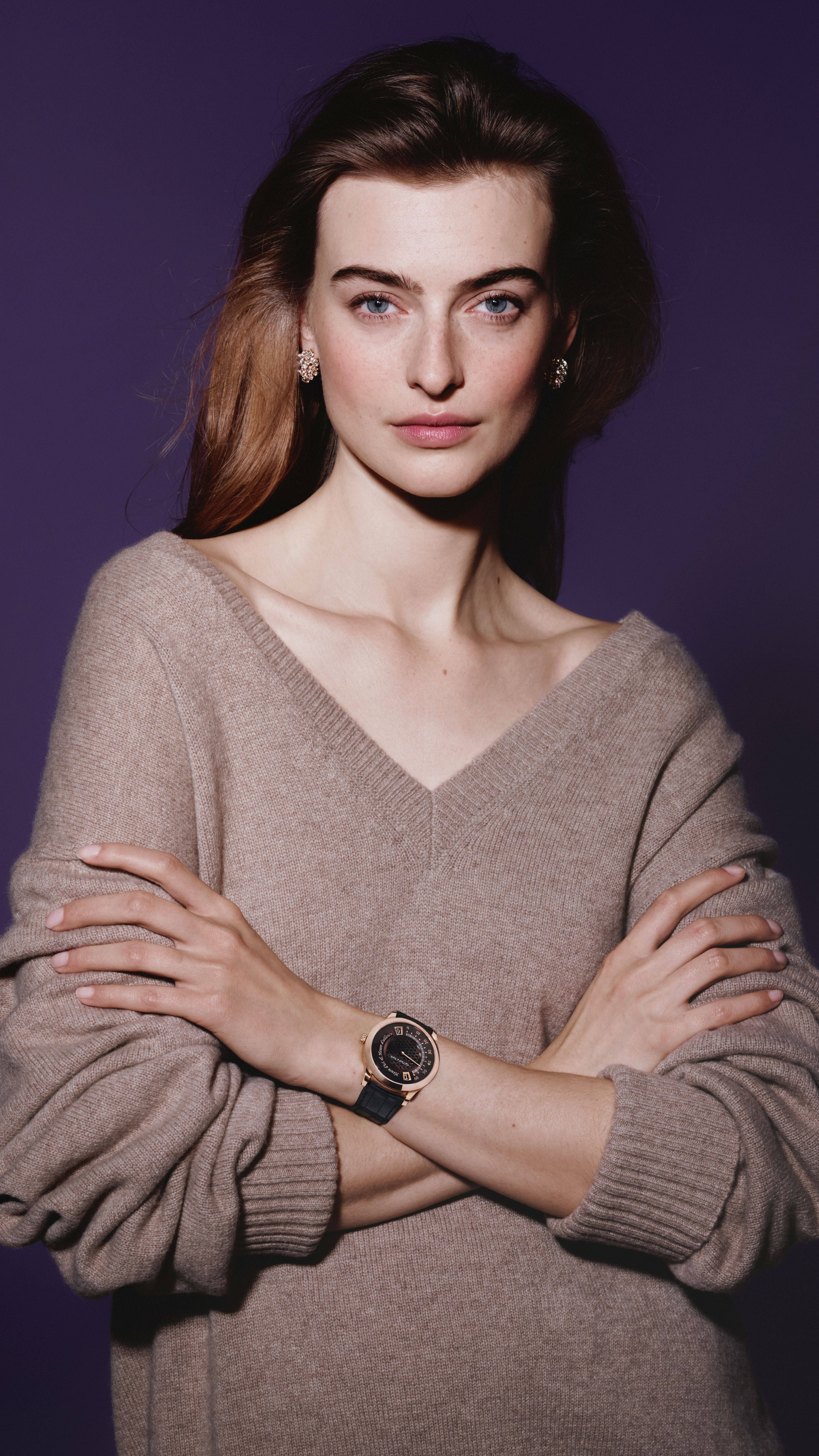 ©Van Cleef & Arpels_Photographer_Arnaud Lajeunie_ArtDirectors-Gaspard_Yurkievich-and-Guido_Voss 9x16 (4).jpg