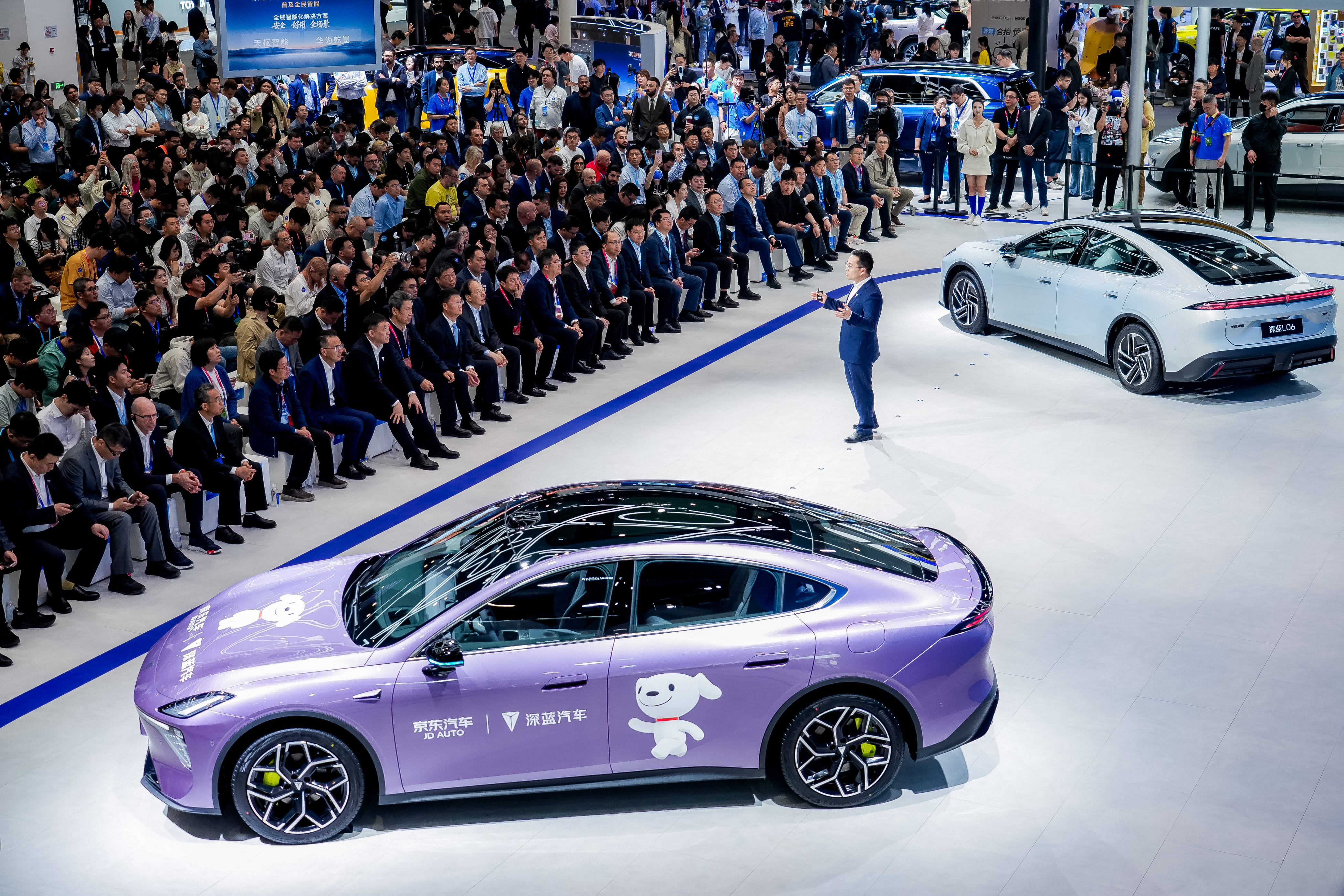 《11.89万起！深蓝L06 Max北京车展首发，买车就送“老司机”》