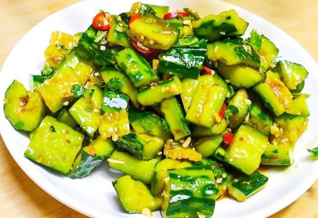 夏天想吃凉拌菜又怕尿酸高?收好这份安全菜单