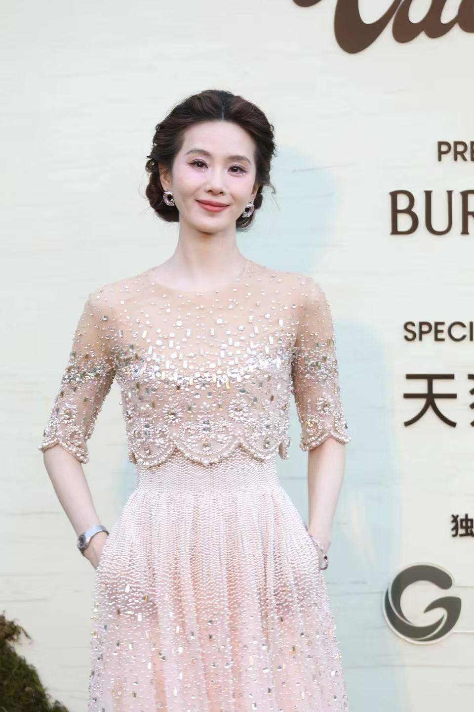 VOGUE“山谷假日”盛典：刘诗诗赵露思赵今麦美貌养眼，许凯贺峻霖张康乐帅炸