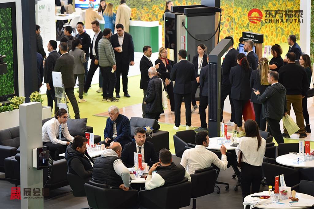 10ea1d45-2338-45e2-8406-c702aa64686f_electric vehicle charging trade show.jpg