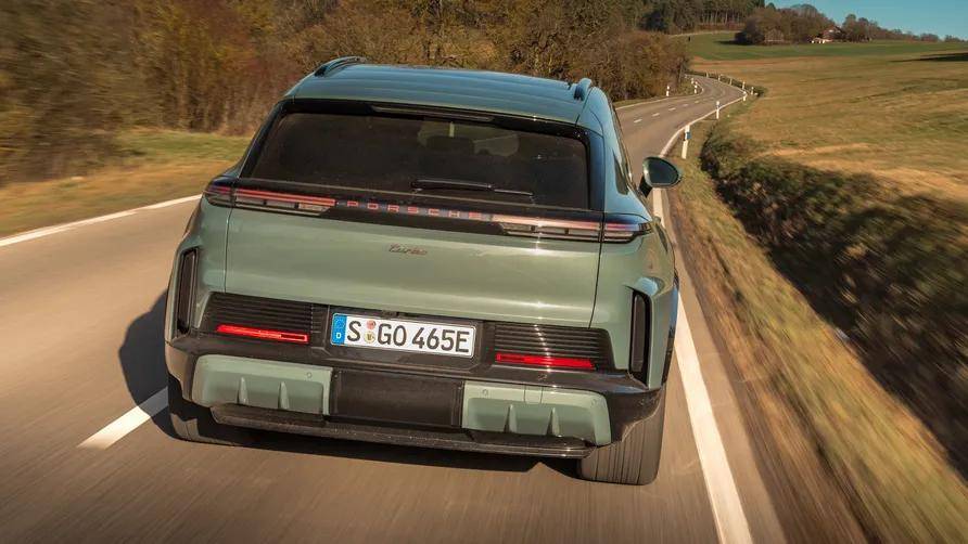 2-Porsche-Cayenne-Electric-review-2026.jpg
