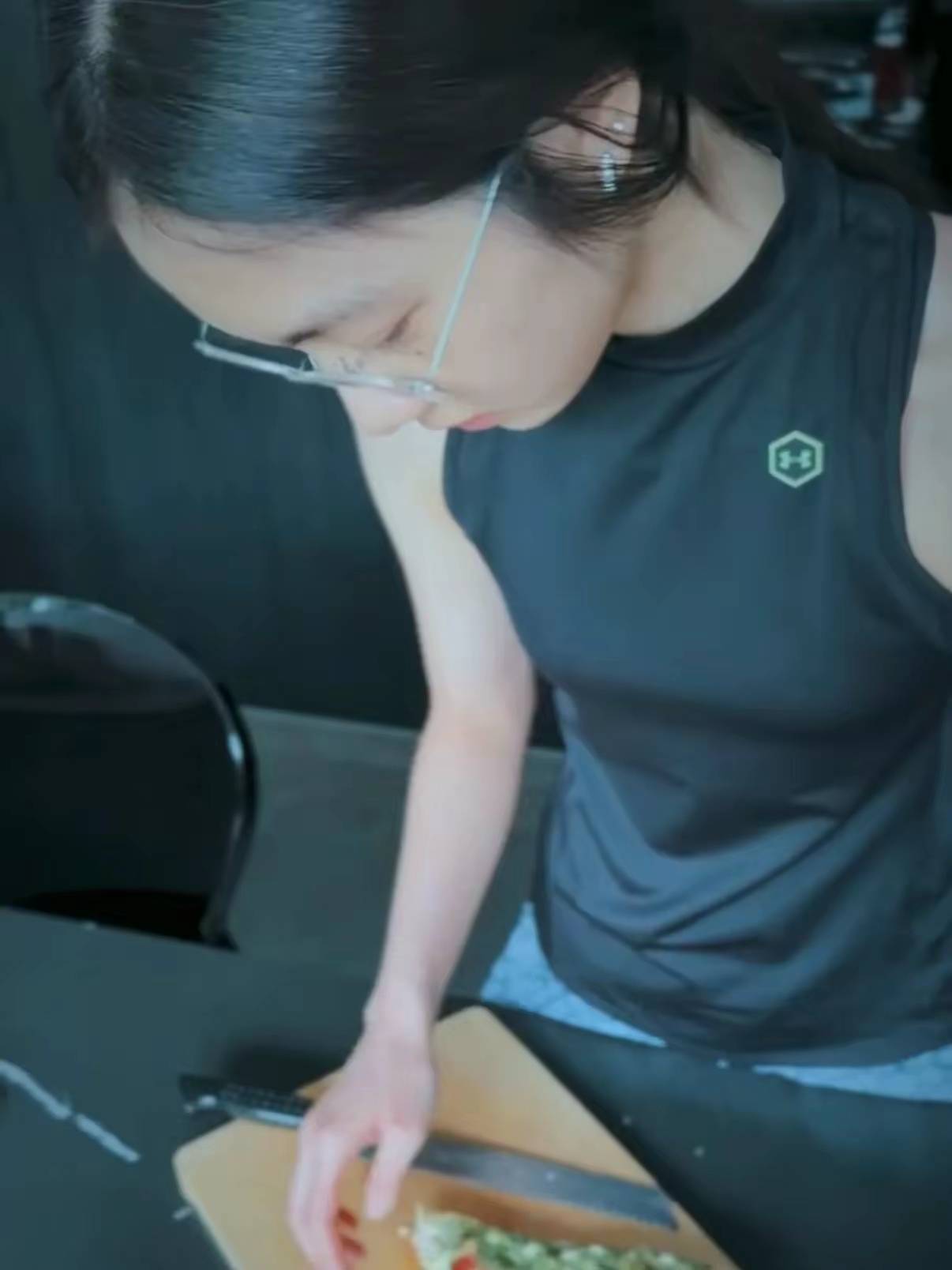 孙莉晒仨孩温馨日常 多多和妹妹互动超有爱