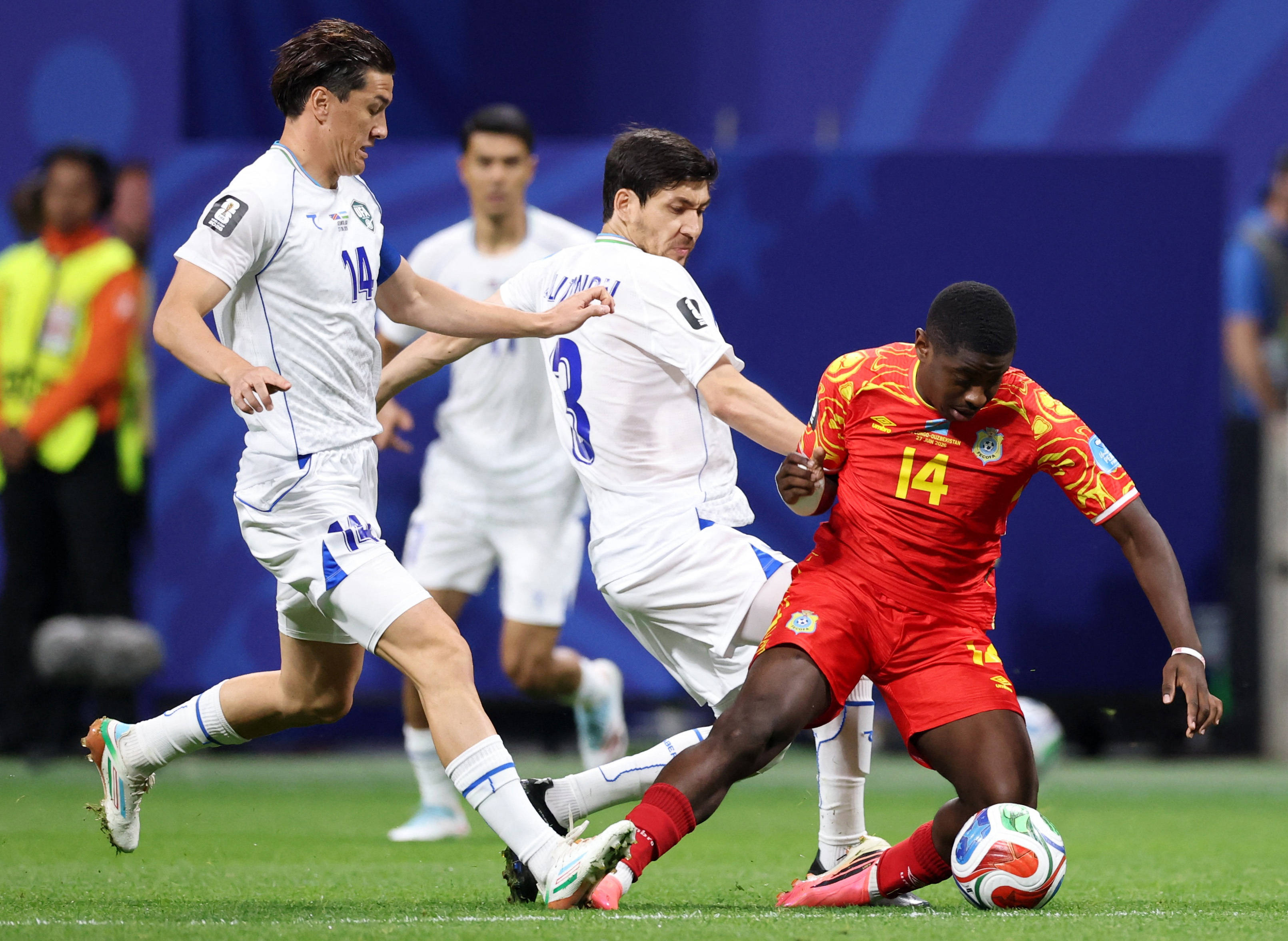 世界杯-韩国出局！维萨双响肖穆罗多夫神仙球 民主刚果3-1乌兹