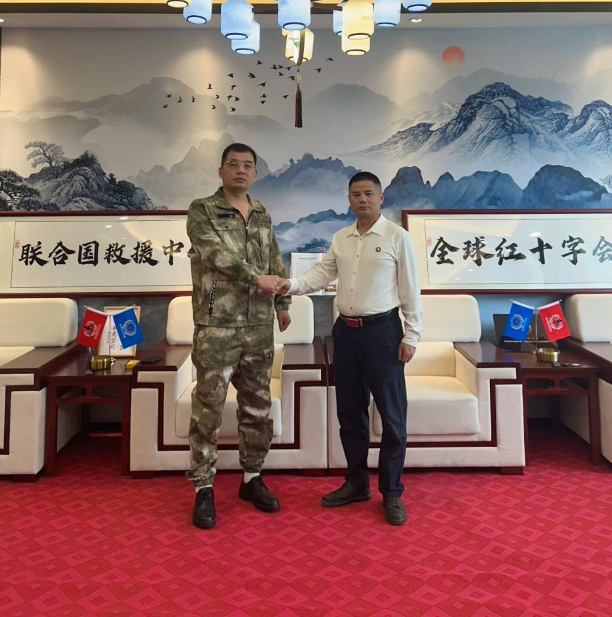 深化多维协作 共促国际发展｜吴华山与朱志中在北京举行工作会晤