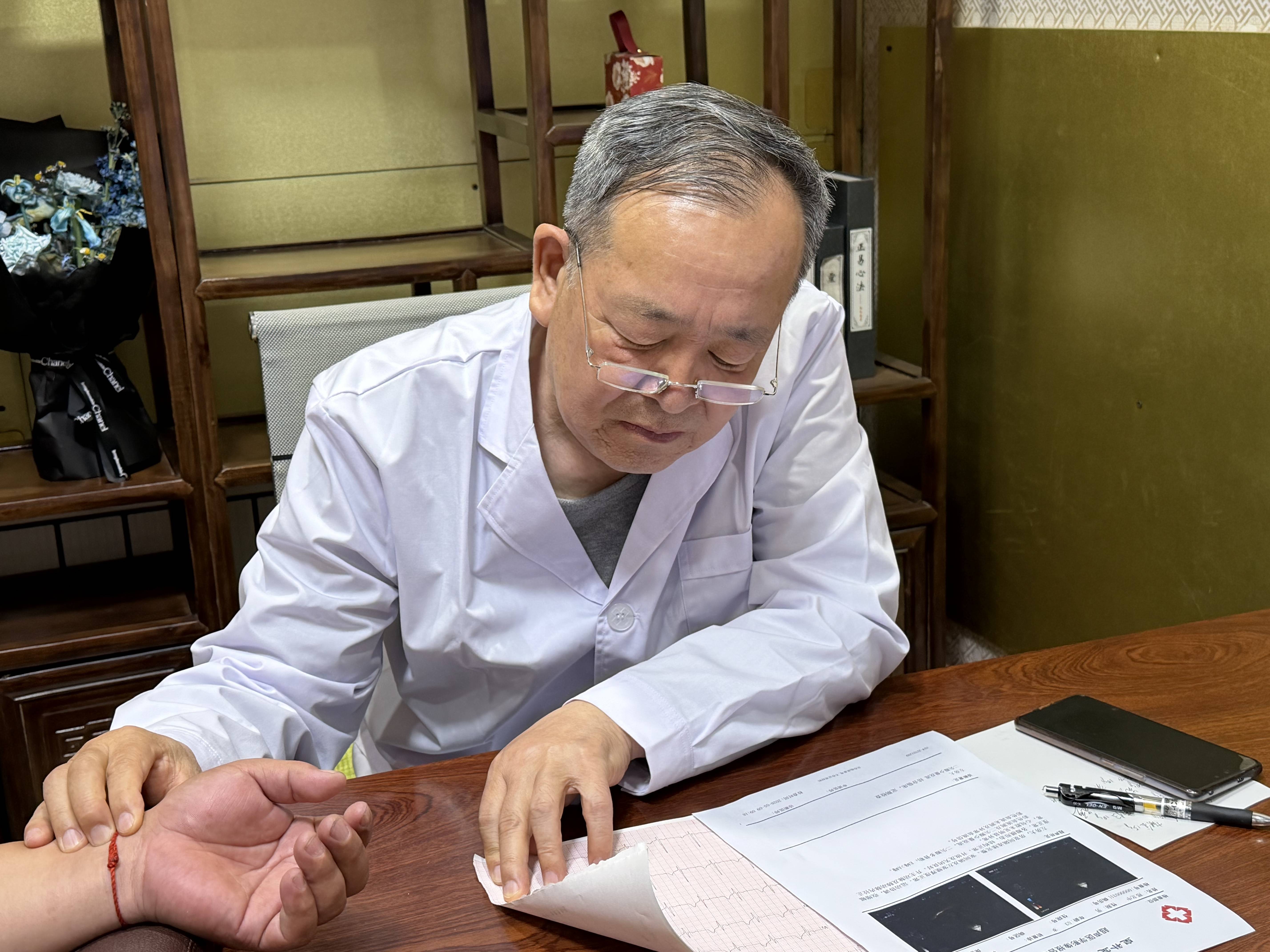 李桐医生：夏季湿气缠身，9种疾病悄然来袭——懂吃这几样，把湿“排”出去