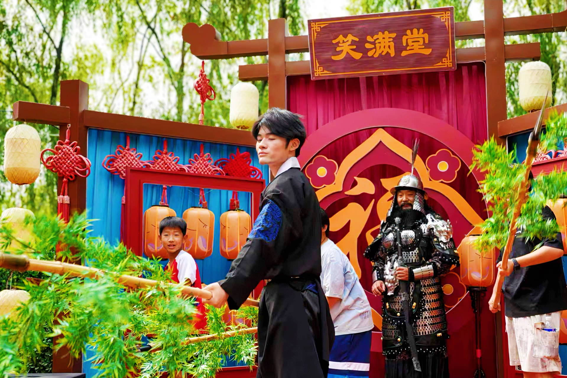 《天津七夕去哪玩!方特千盏孔明灯放飞,氛围感直接拉满》