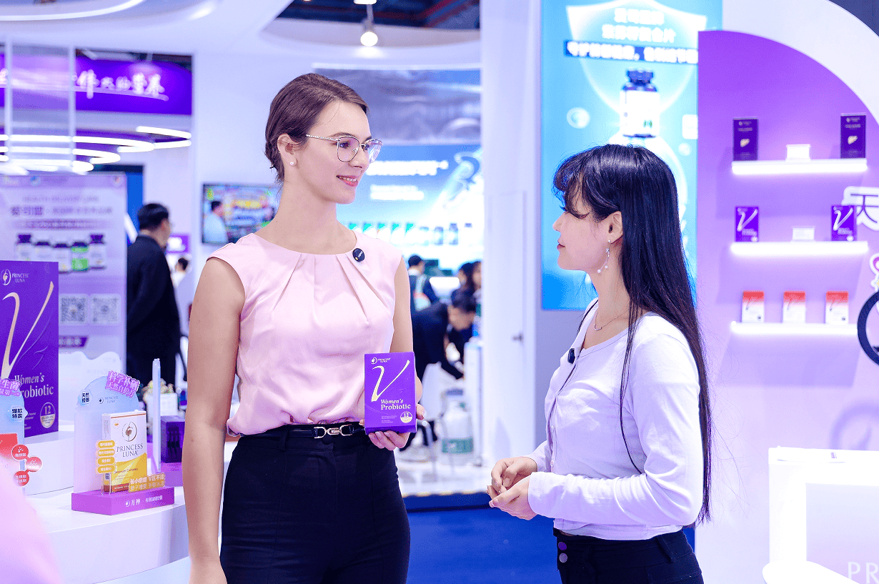 �¹�����Ů������������עŮ��΢��̬�����ƽ�������ĳ�Ĭ