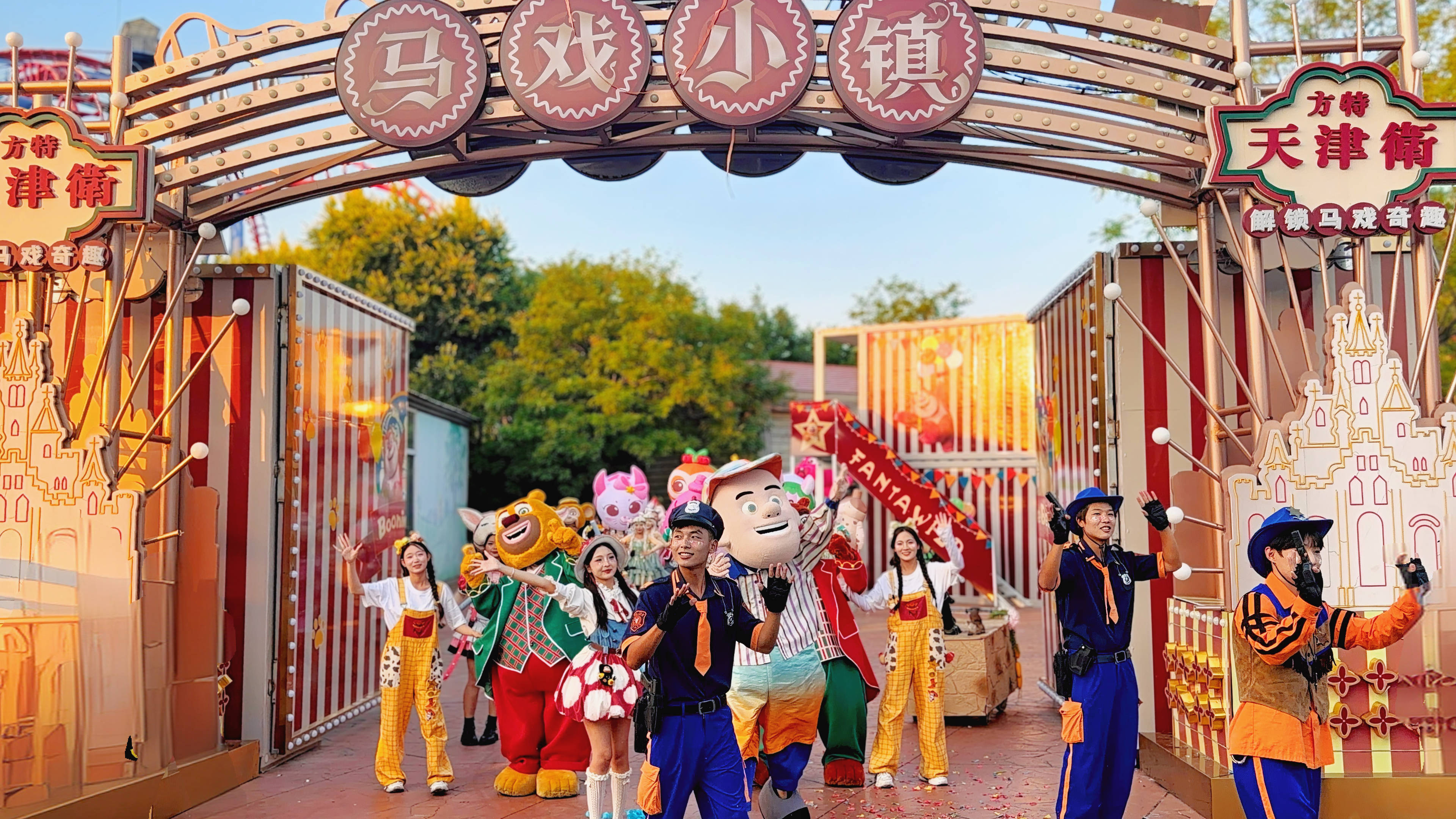 《双节狂欢启幕！天津方特国风夜宴+网红互动点亮津城假日》