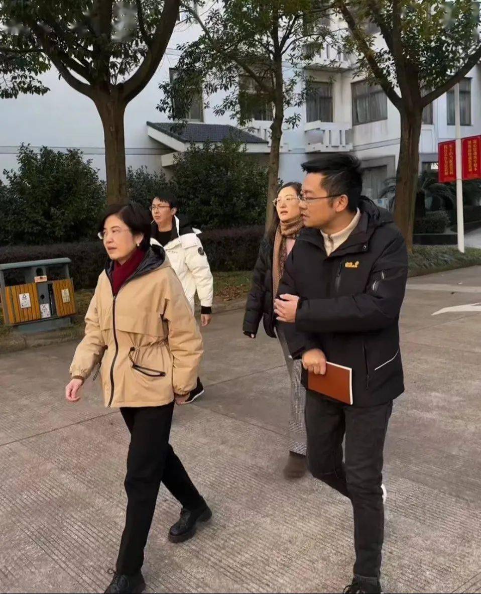 李唯常务副校长带队赴文泉路老校园检查资产清点处置工作_席祎静_交接