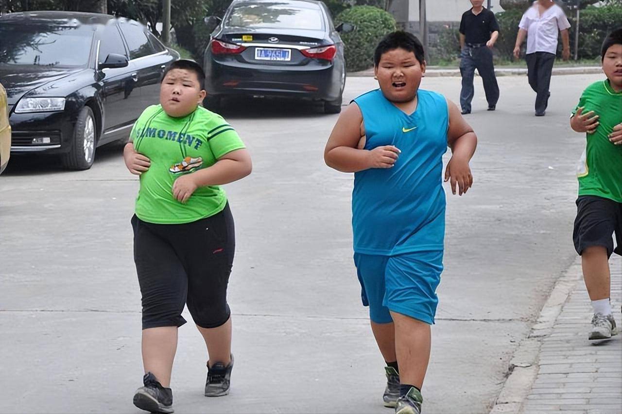 世界卫生组织曾做过一项调查,结果发现:6岁以前就肥胖的儿童,成年后