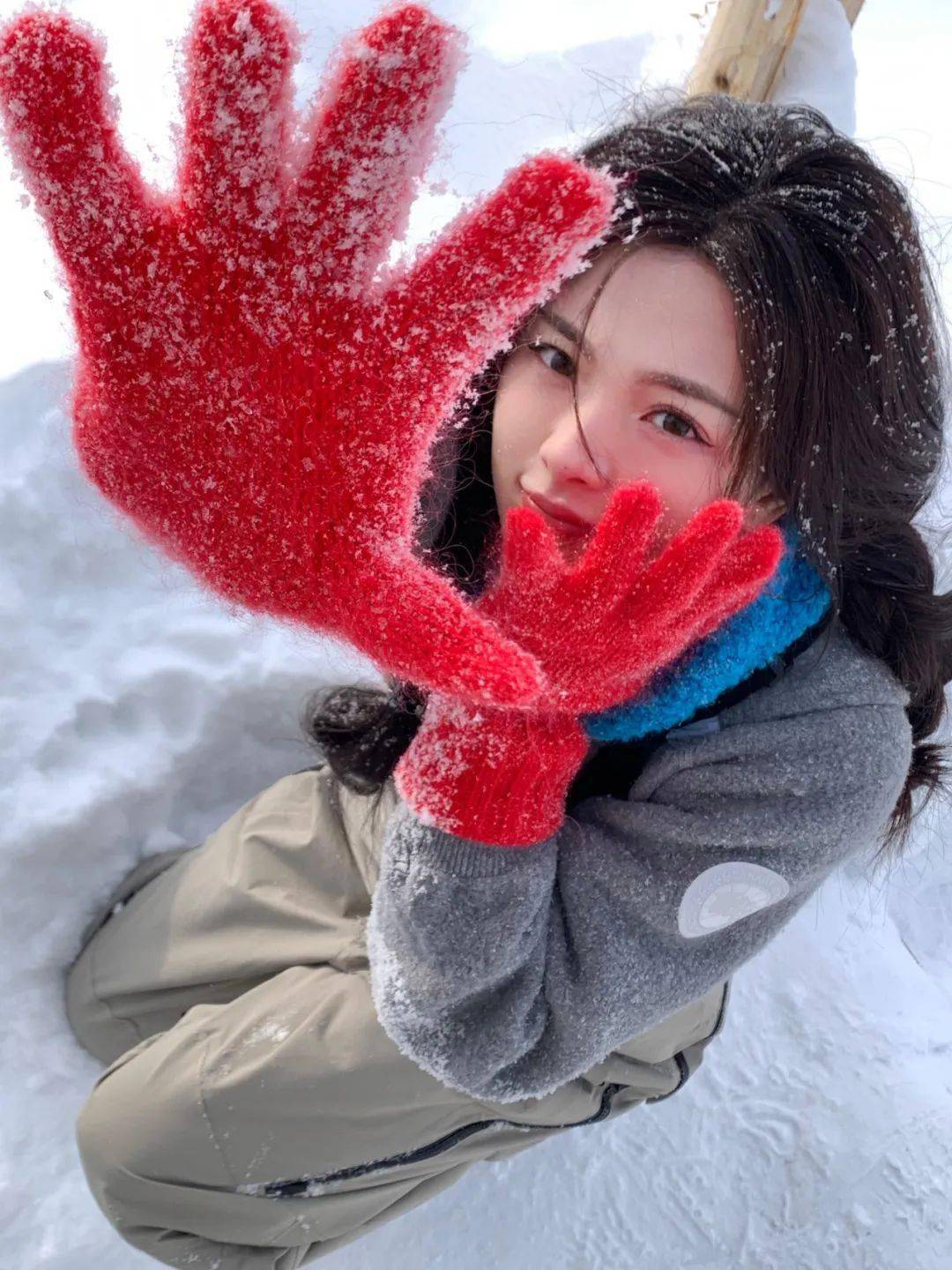 杨超越最新的这组雪景live图鲨疯社交平台,活泼可爱的她各种搞怪姿势