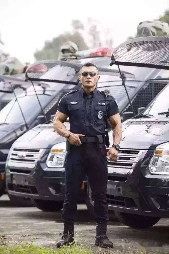 深圳肌肉特警爆刷朋友圈!这身材罪犯见了都要颤抖.