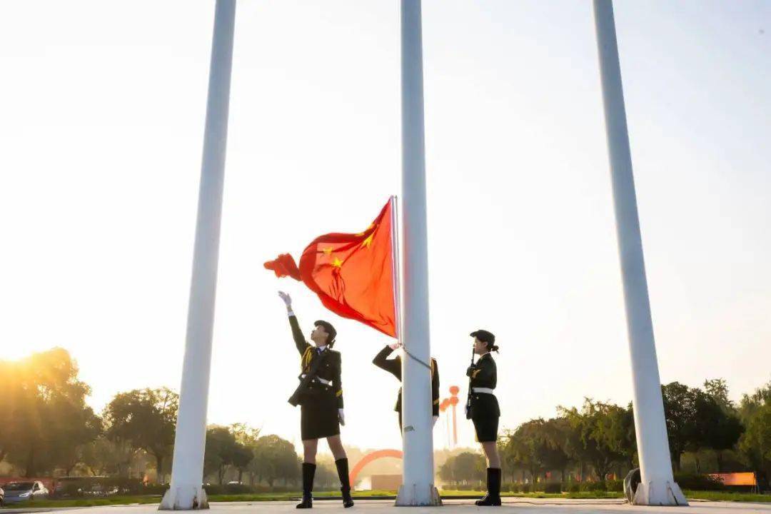 十月刊|國旗護衛隊:日夜錘鍊,守護潤澤廣場上的那抹紅