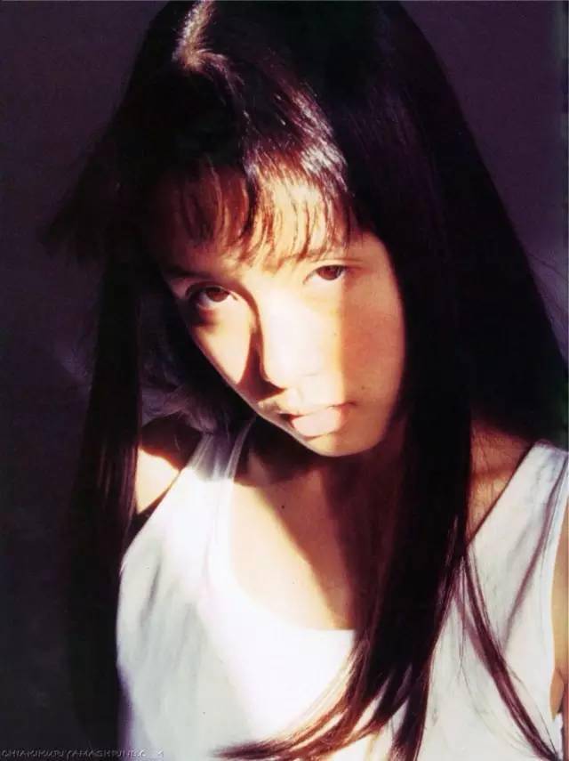 界关注的新秀摄影师他年轻优秀创意十足18岁从日本大学摄影系毕业194