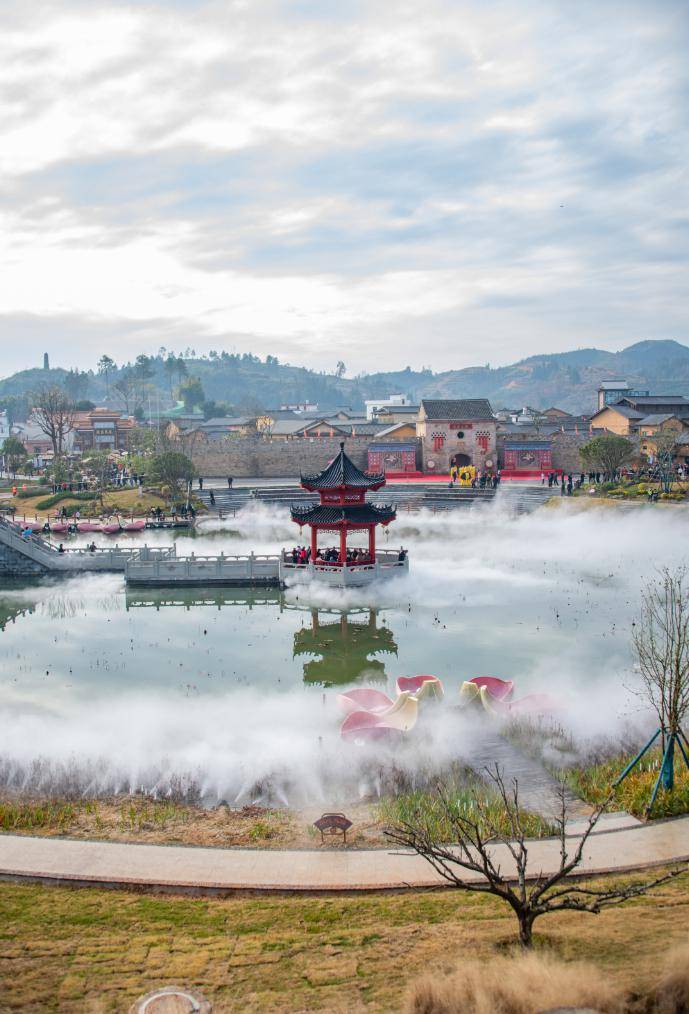 鎮老城村,與廣東省河源市和平縣僅一山之隔,始建於明隆慶三年(1569年)