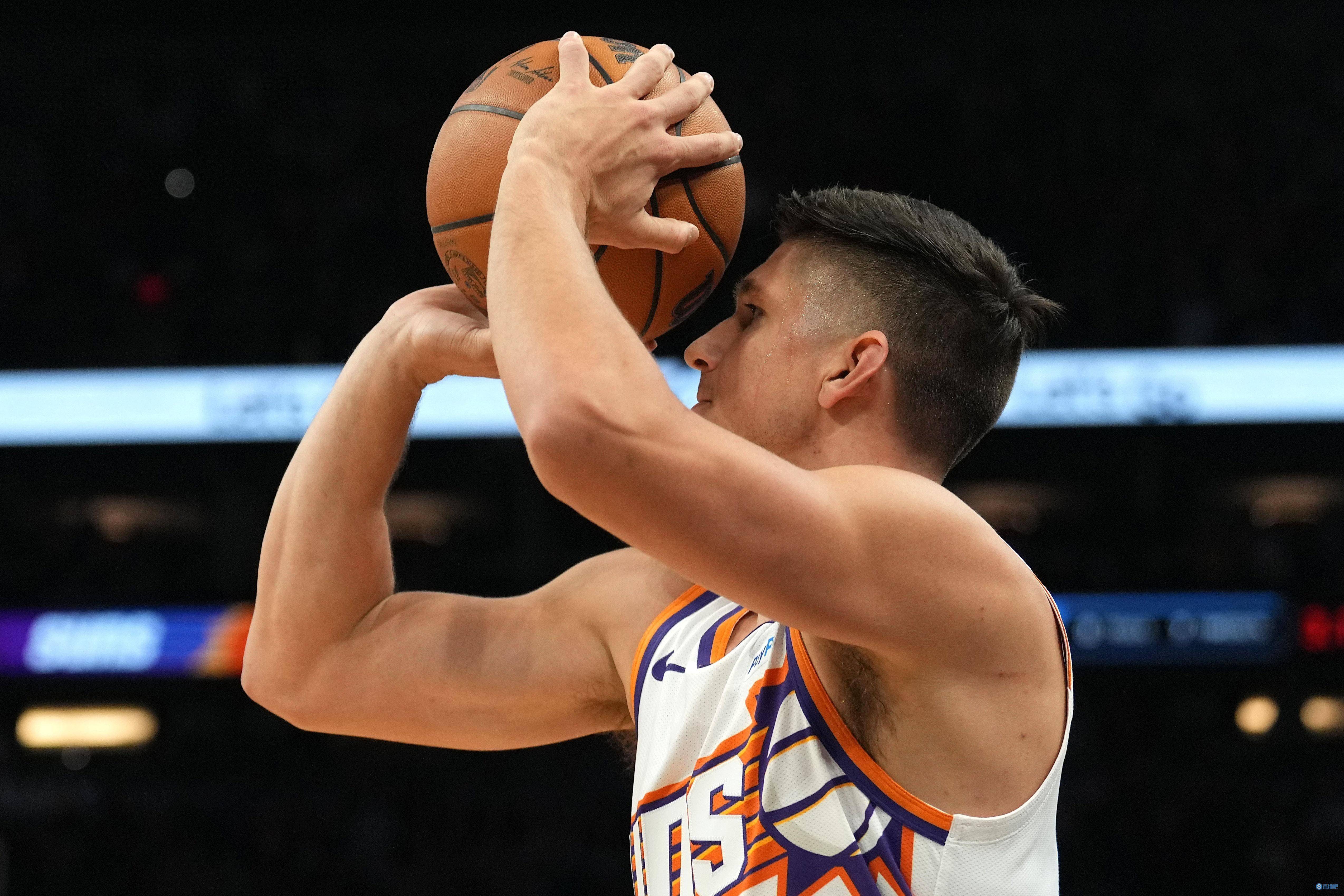 格雷森-阿伦半场三分10中7射下23分_盖帽_助攻_常规赛