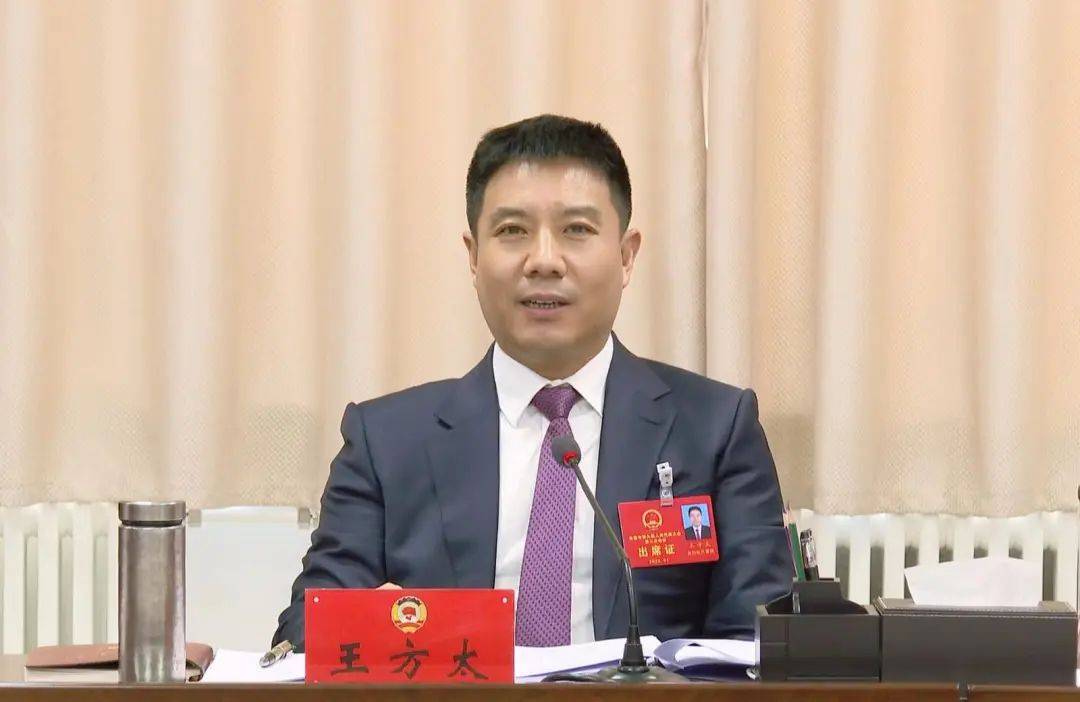 1月5日上午,市委副书记,市长王方太来到市政协九届三次会议第二讨论组
