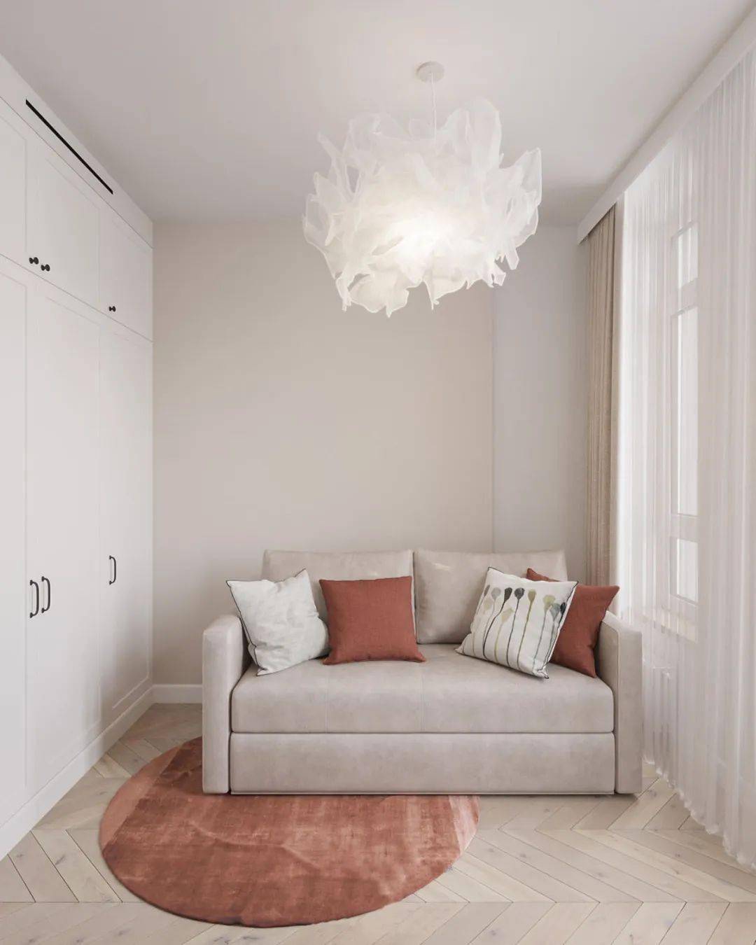 客房配备了一张小沙发床和配备了衣橱棕色的小坐垫和一张相匹配的圆形