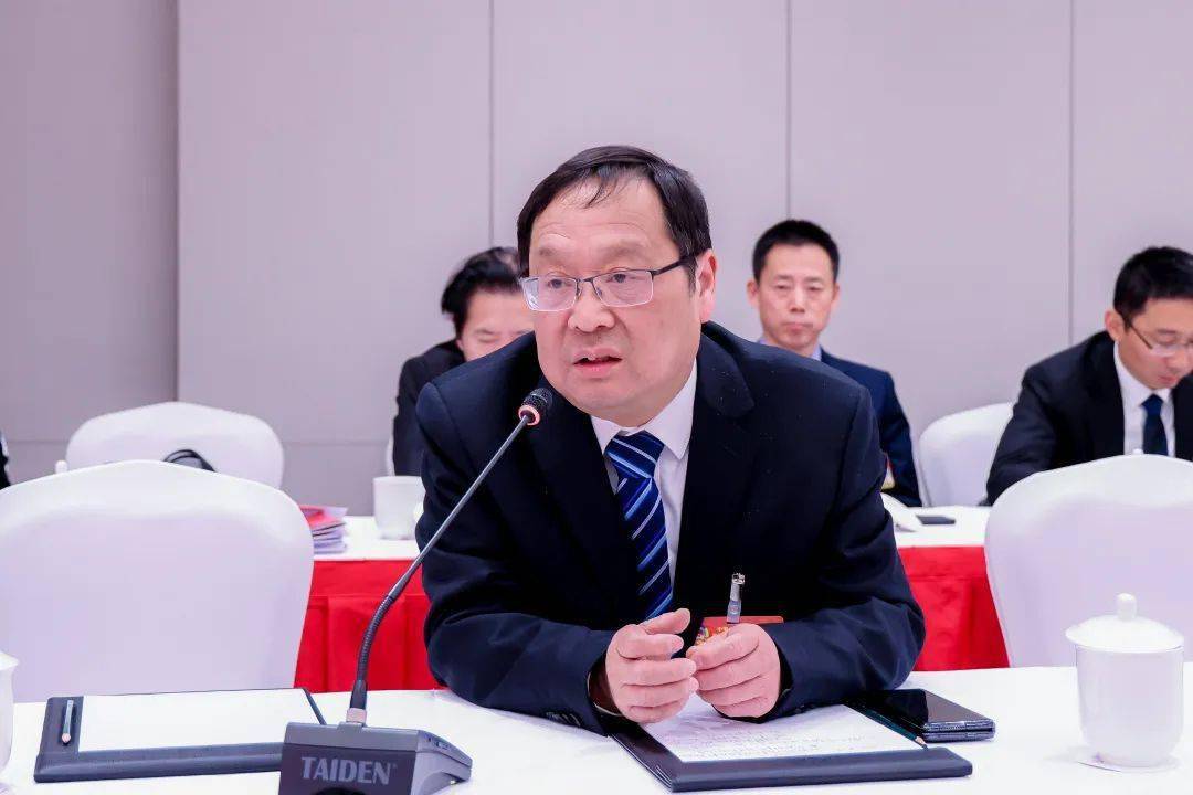 张伟看望政协委员并参加区政协五届三次会议民生事业联组讨论_相城