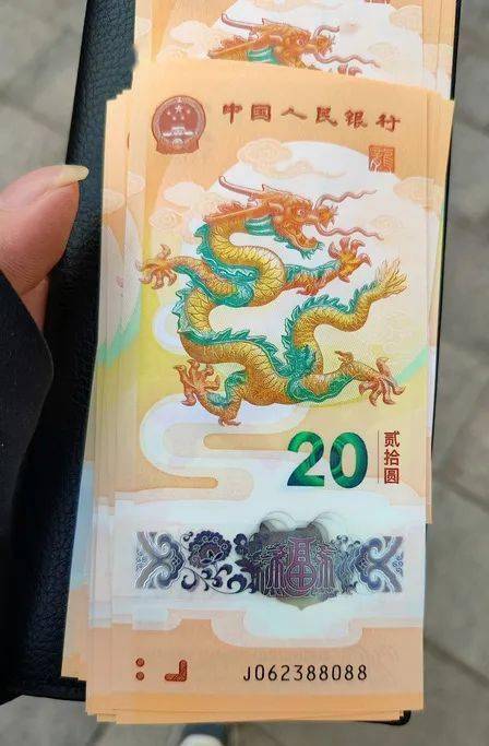 最后,在兑换时要灵活把握时机,龙币龙钞的价值增长点在号码,因此在