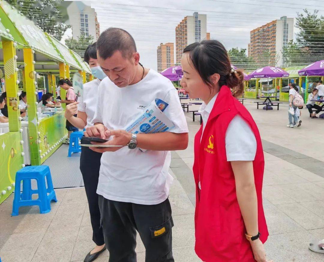 正计划用自家铺面开个花店,没想到出门逛个街,竟顺便把电子营业执照给