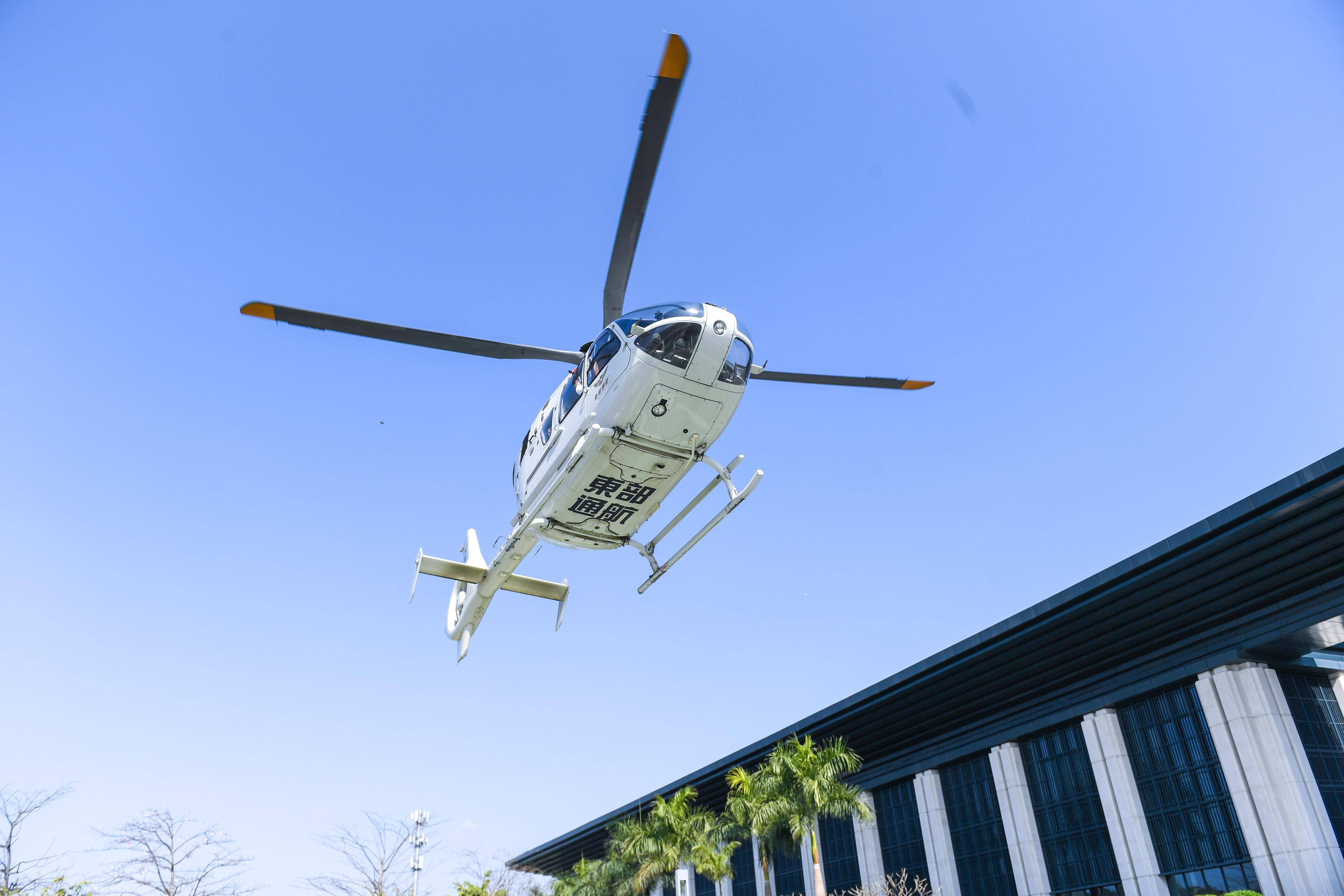 拓展交通新业态 "空中的士"成为出行新选择_福田_深圳_的直升机