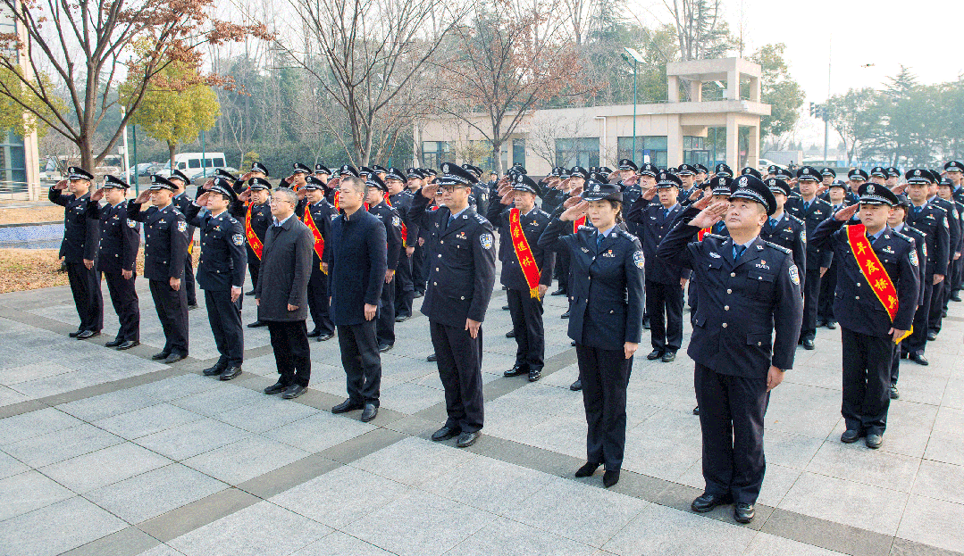 区领导徐雪春,陈旭光参加活动