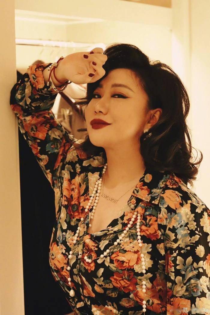 我进行了很长时间的思考,我觉得40岁的范湉湉跟35岁的《奇葩说》也好