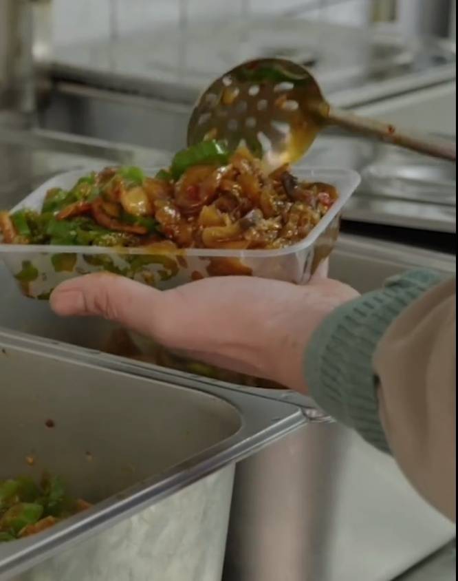 深圳小伙做预制菜外卖一年亏损40万，转型炒菜后盈利：成本更低，一个月回本