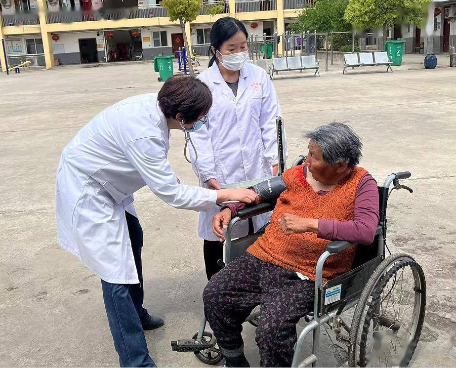 年8月出生,本科学历,中共党员,副主任医师,现任怀远卫校党支部委员