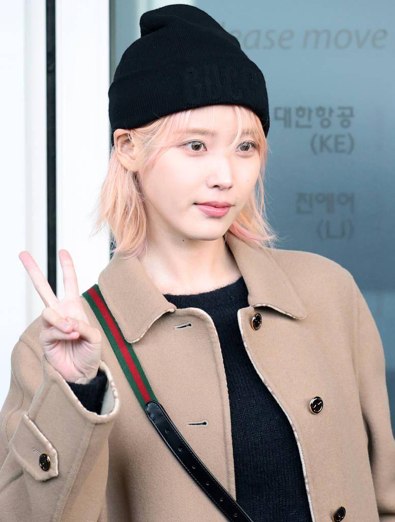 0240111韩国首尔,iu李知恩现身仁川国际机场出发前往米兰时装周.