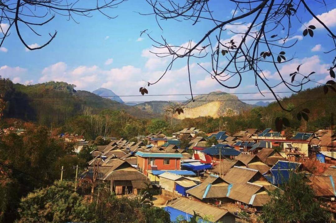 文明勐腊 | 勐捧镇温泉村:"村里事"变"自家事",村规民约让"懒村"迎来