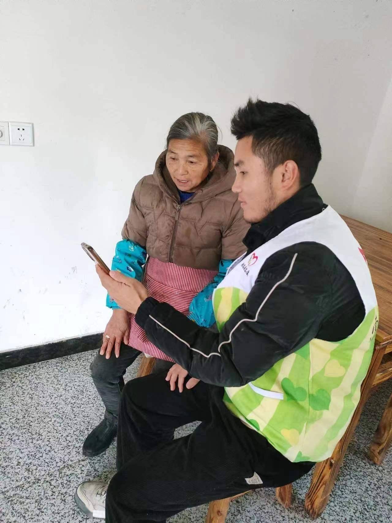 南昌县泾口乡:亲情连线暖人心 志愿服务传真情_老人_活动_亲人