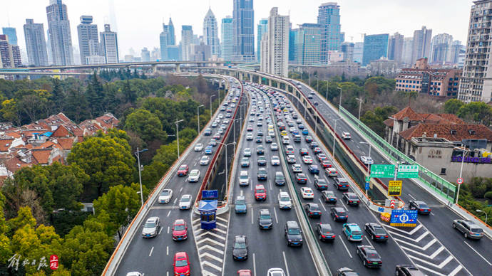 公共交通体系建设要更加关注人的需求_发展_综合_方面